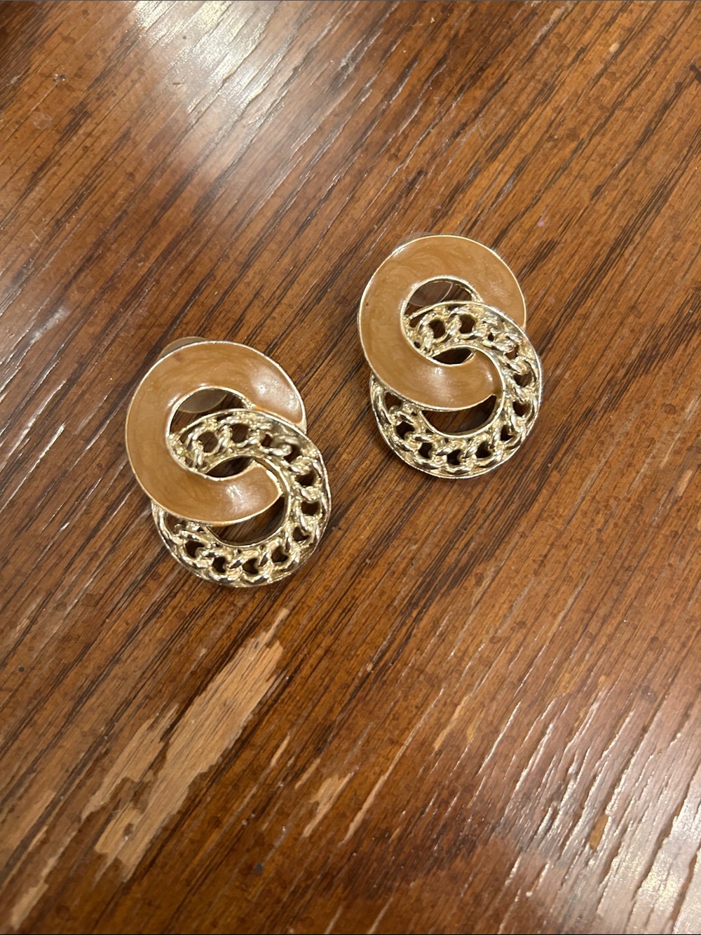 VTG Silver and Beige Linked Circle Earrings